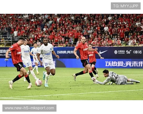 俱乐部主场票价争议引球迷集体抗议