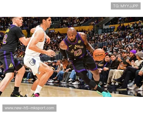 詹姆斯在训练里设置“趣味项目”放松队员心情