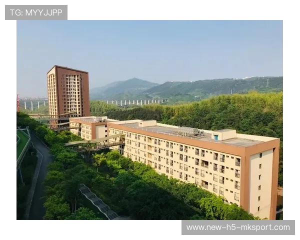 西南大学招聘考生跑步进场，网友纷纷点赞加油，西南大学 运动员